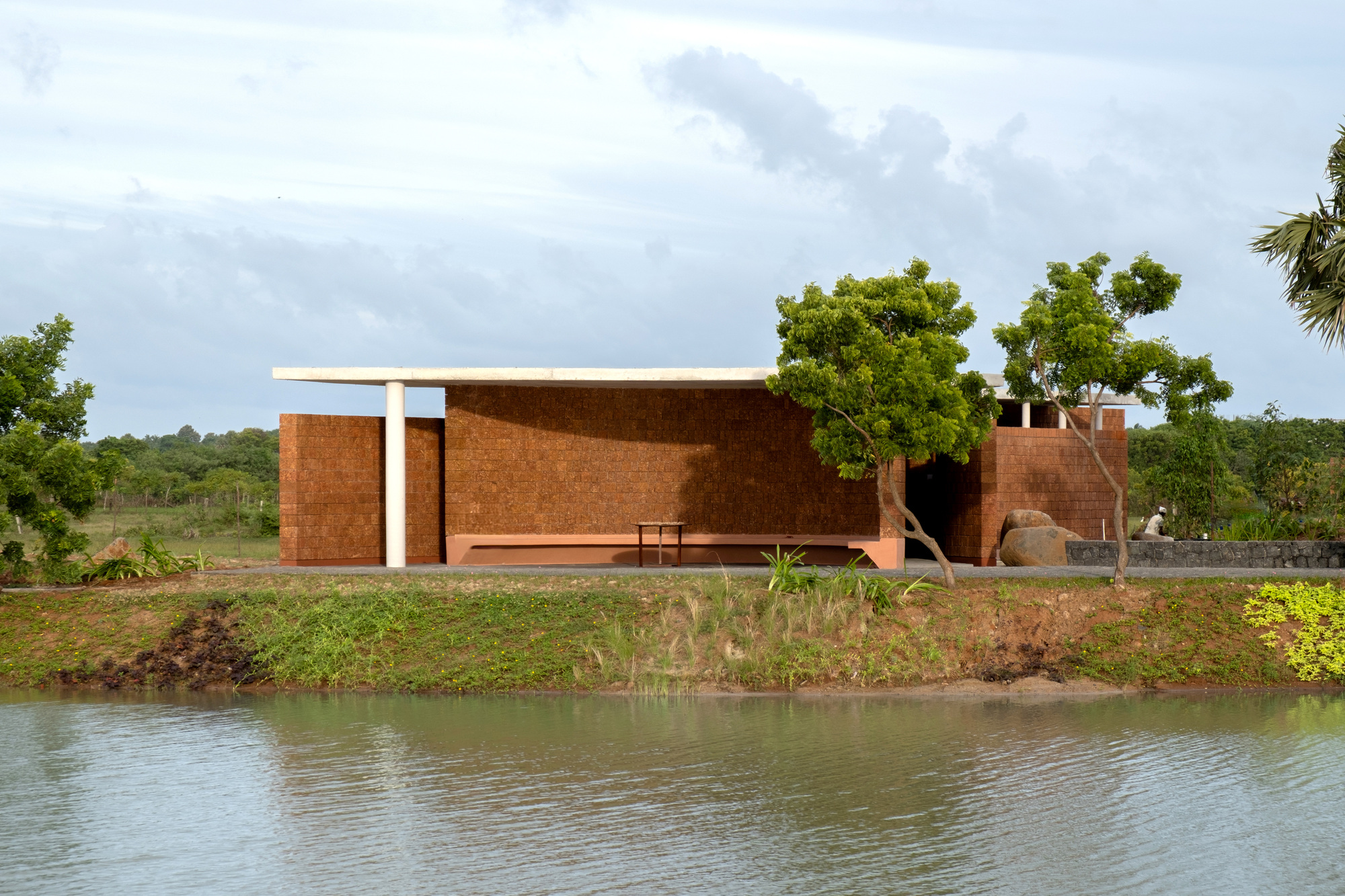 Four Walls Pavilion / Studio Mango