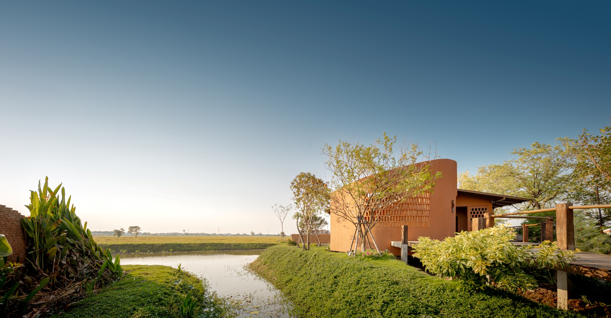 Naya Restaurant Ayutthaya / BodinChapa Architects