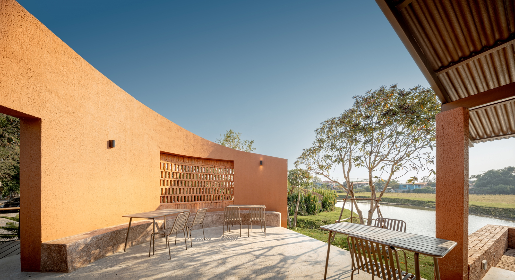 Naya Restaurant Ayutthaya / BodinChapa Architects