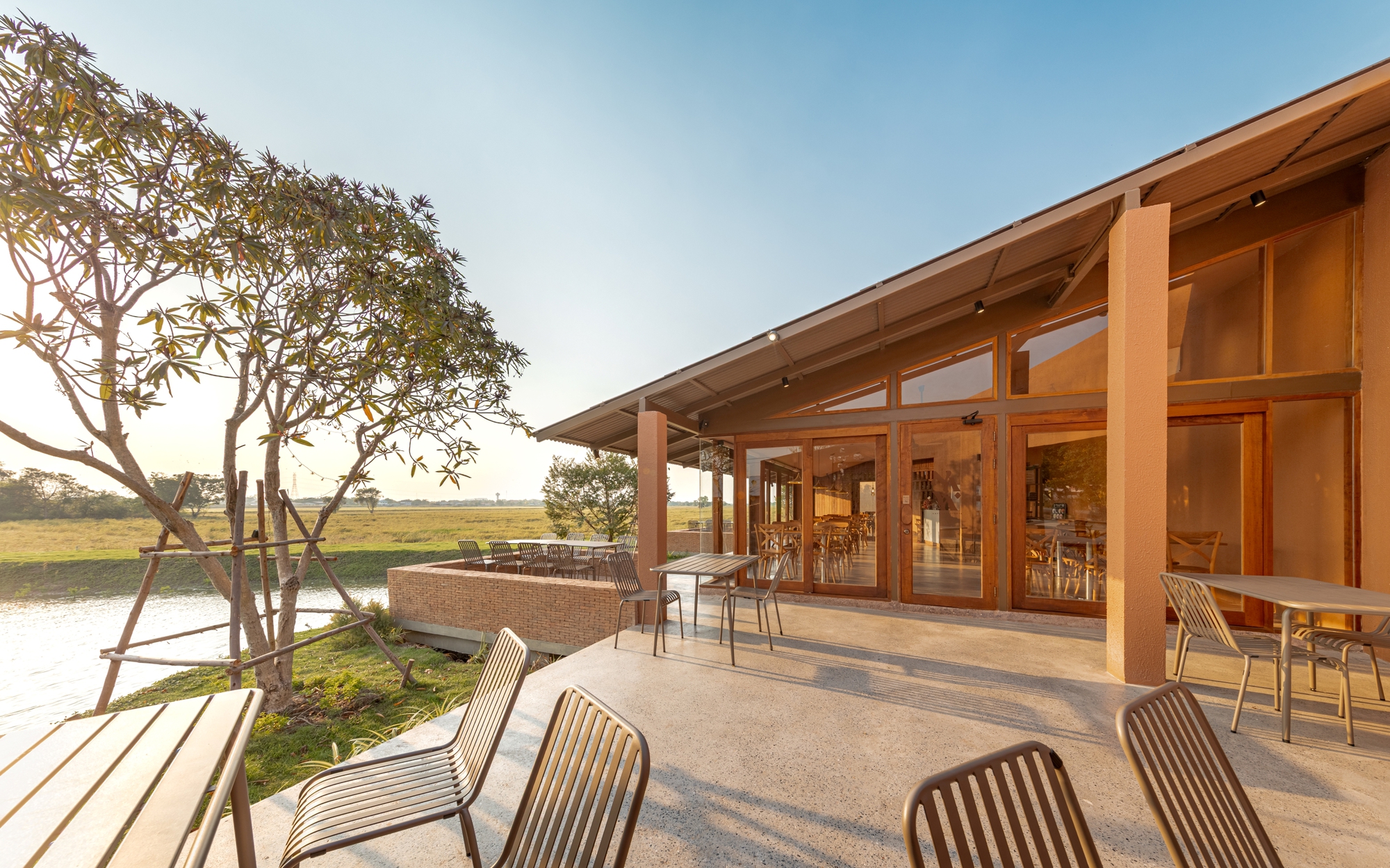Naya Restaurant Ayutthaya / BodinChapa Architects