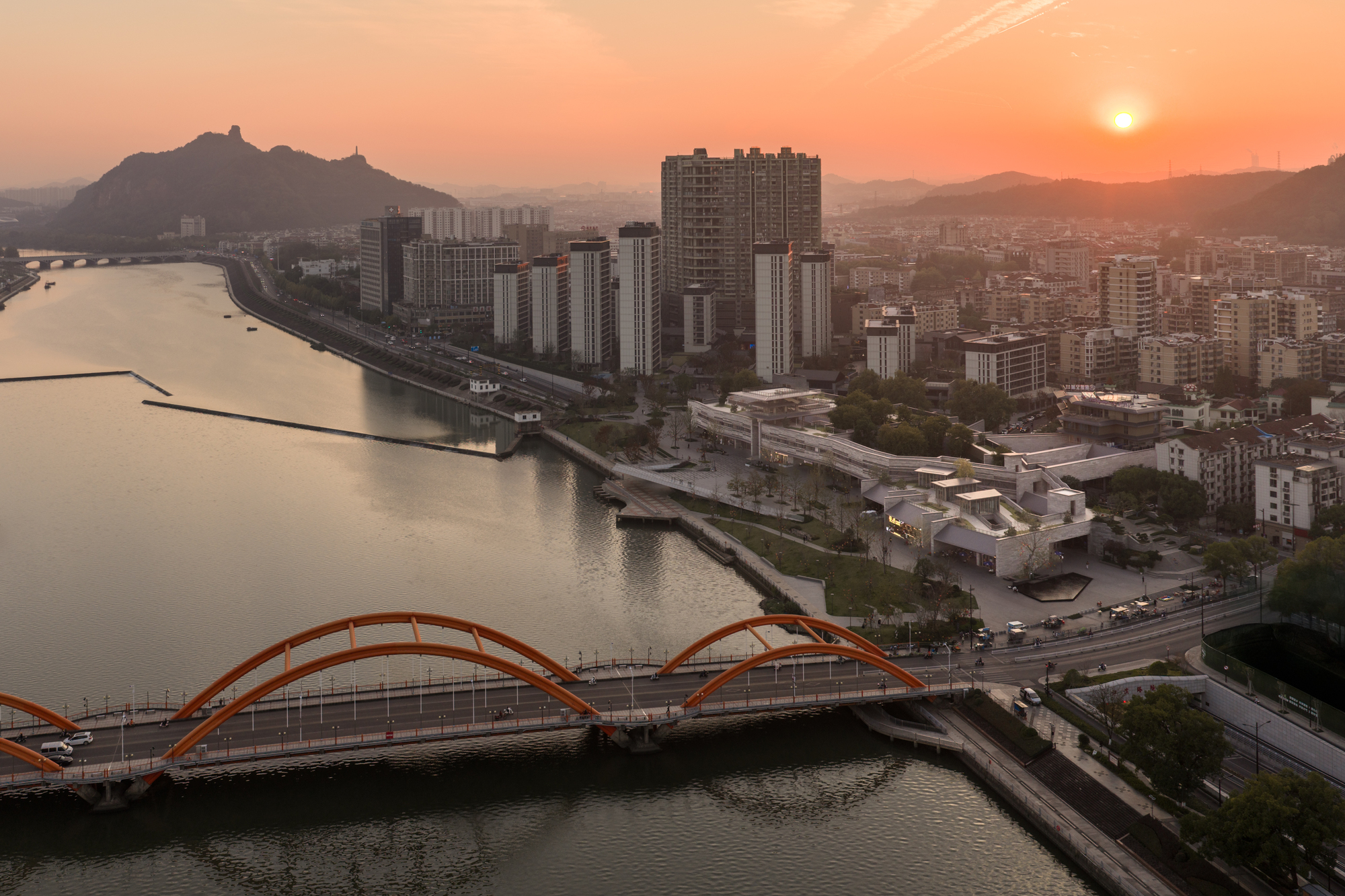 Jiangshan Tonglumen Urban Terrace / gad