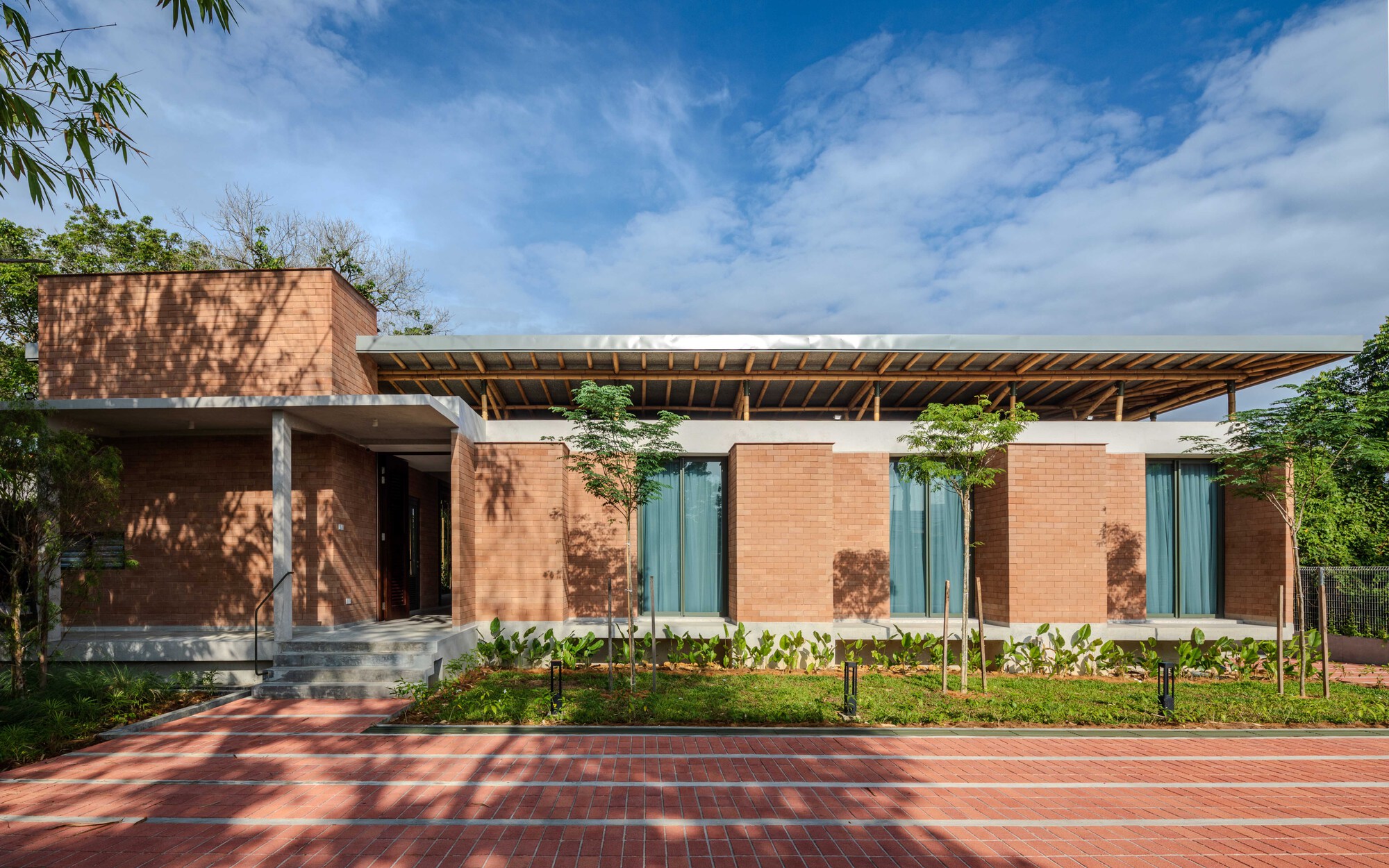 Anjung House / Eleena Jamil Architect