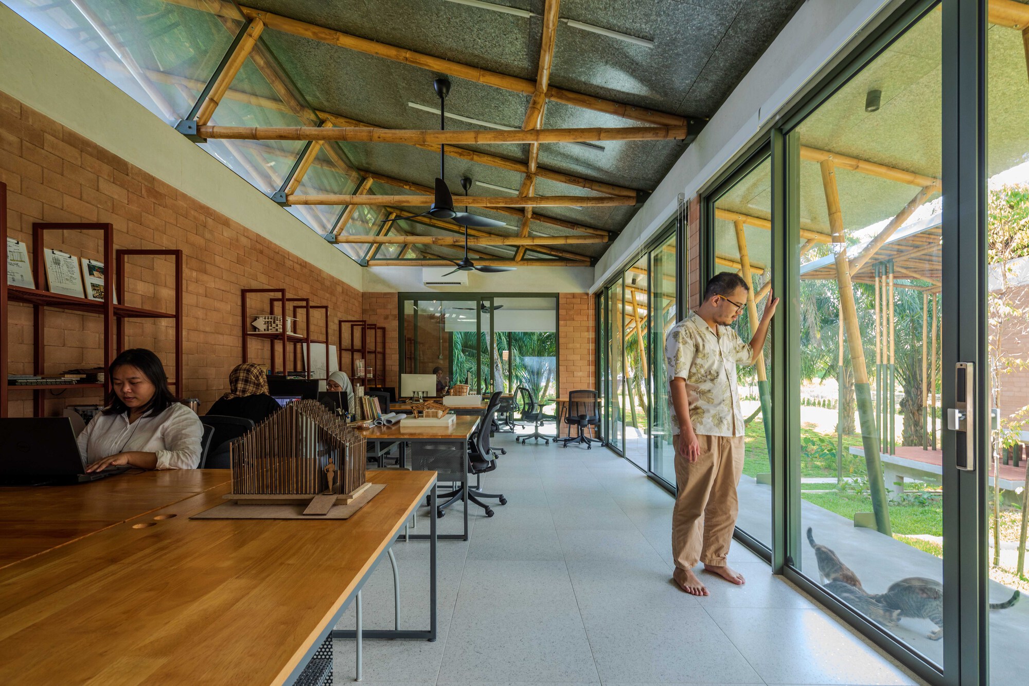 Anjung House / Eleena Jamil Architect