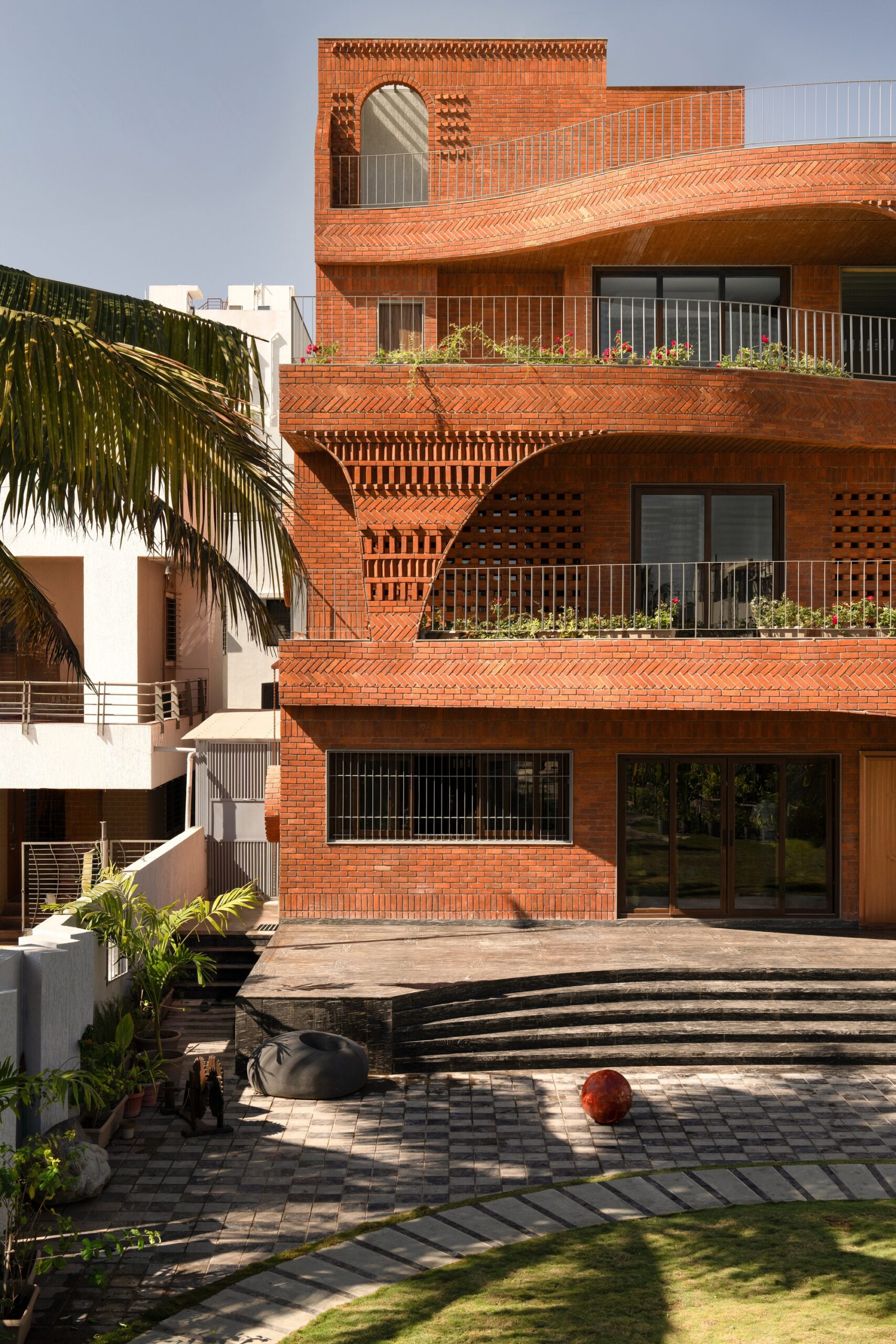 Anthill House / Kaushal TaTiya Architects