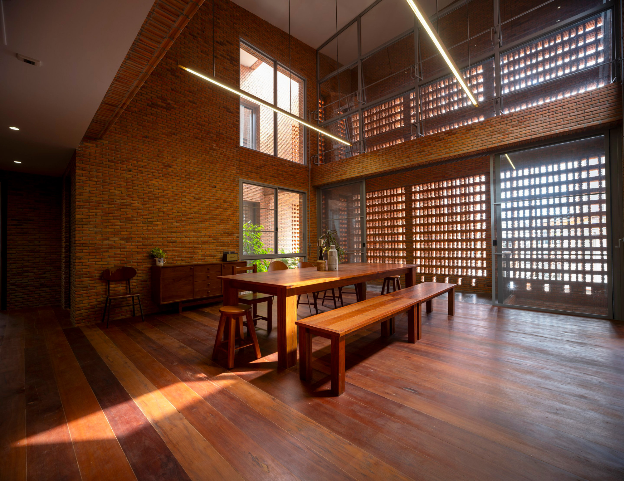 Baan You Yen Residence / Studio Miti