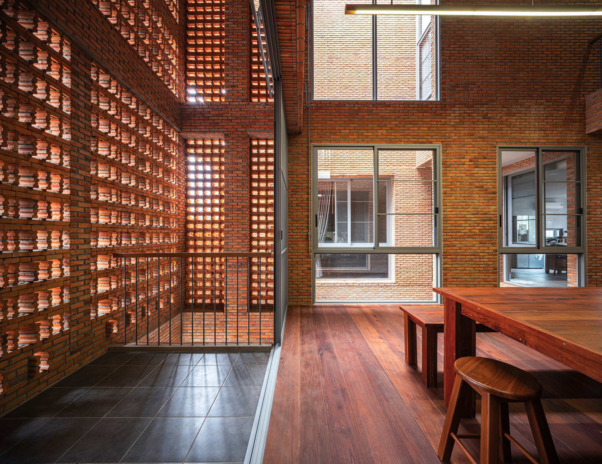 Baan You Yen Residence / Studio Miti