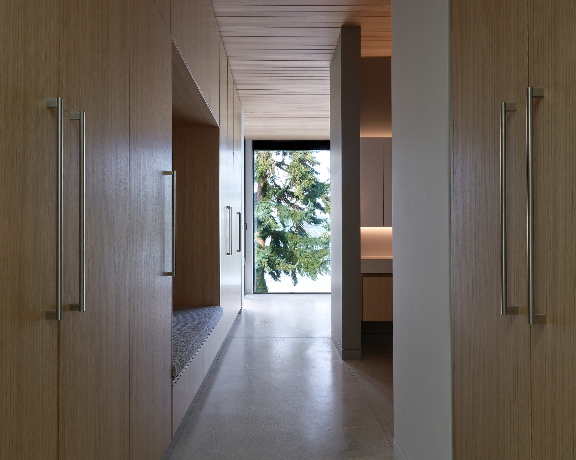 Layer House / W O V E N Architecture and Design