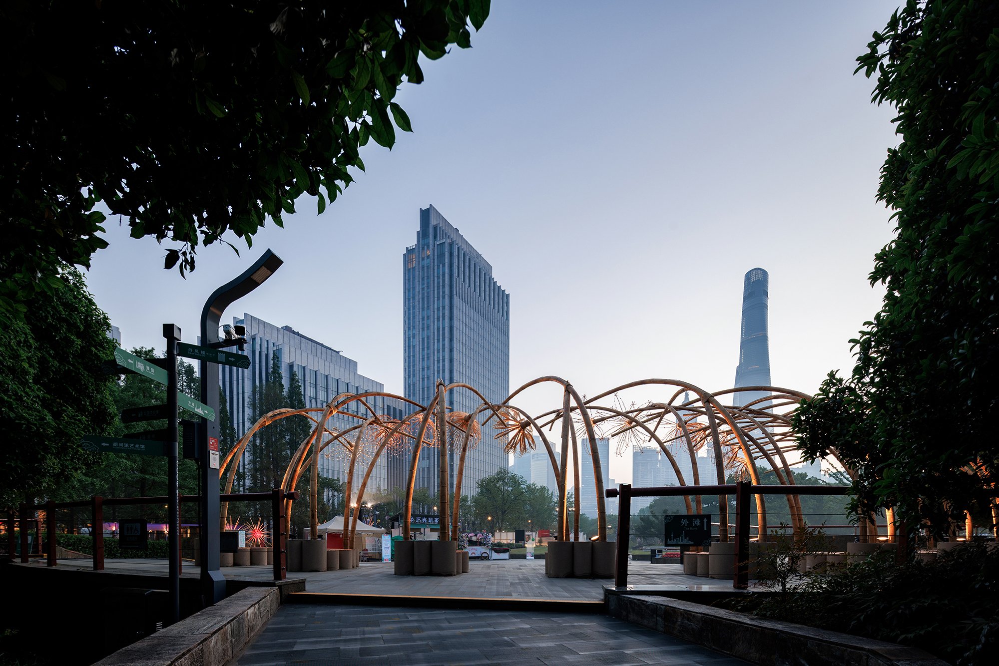 Bent by Spring / HCCH Studio