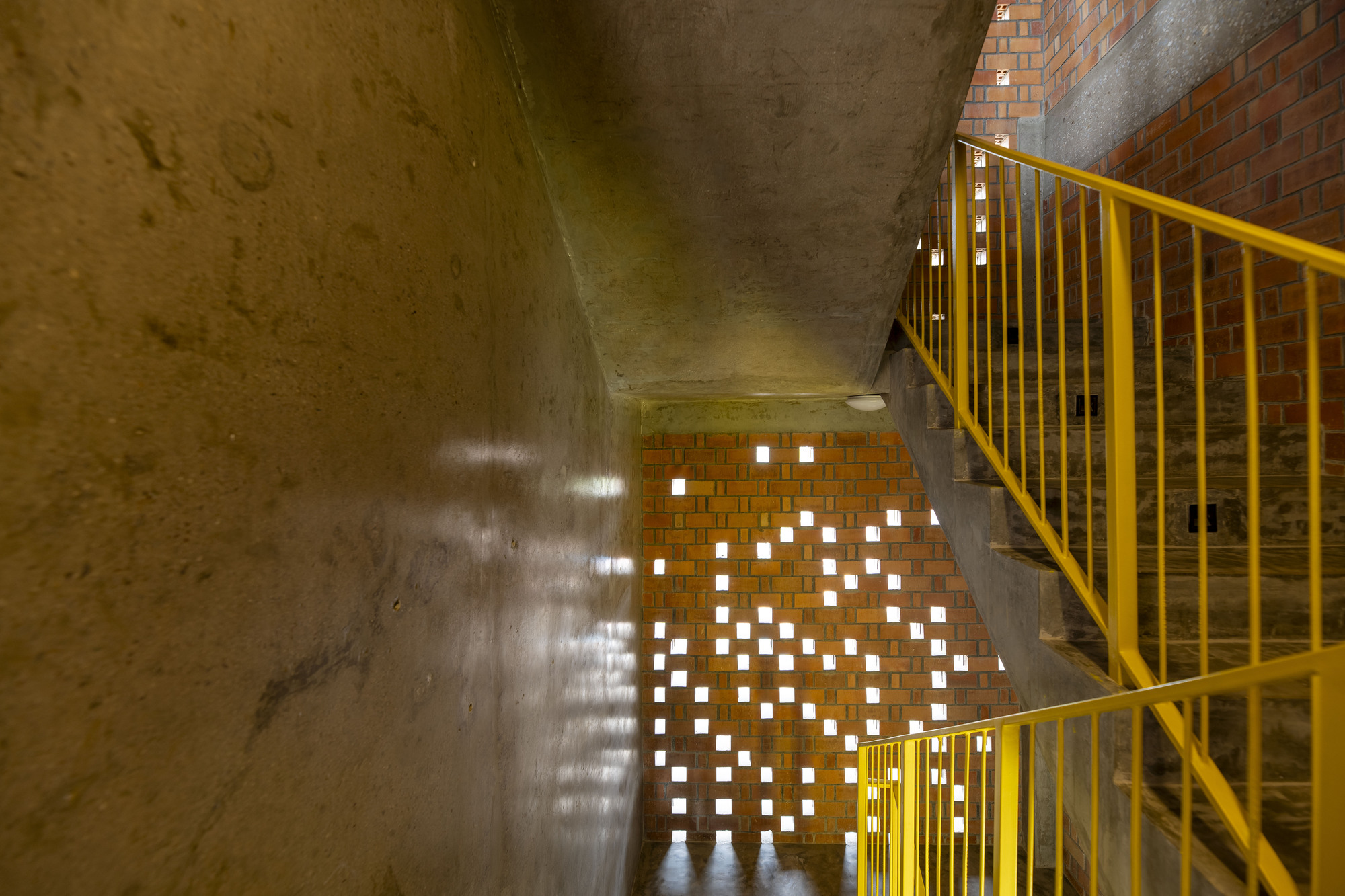 Brick Tower Mixed Use Building / ASA Studio — кирпичная башня смешанного назначения в Кигали