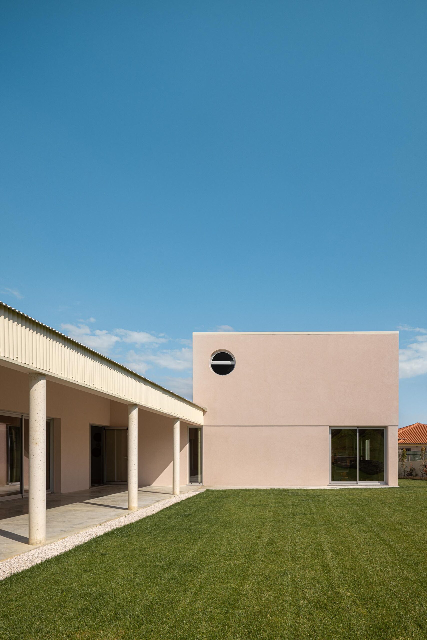 The Porch House / Vasco Burnay Arquitectura