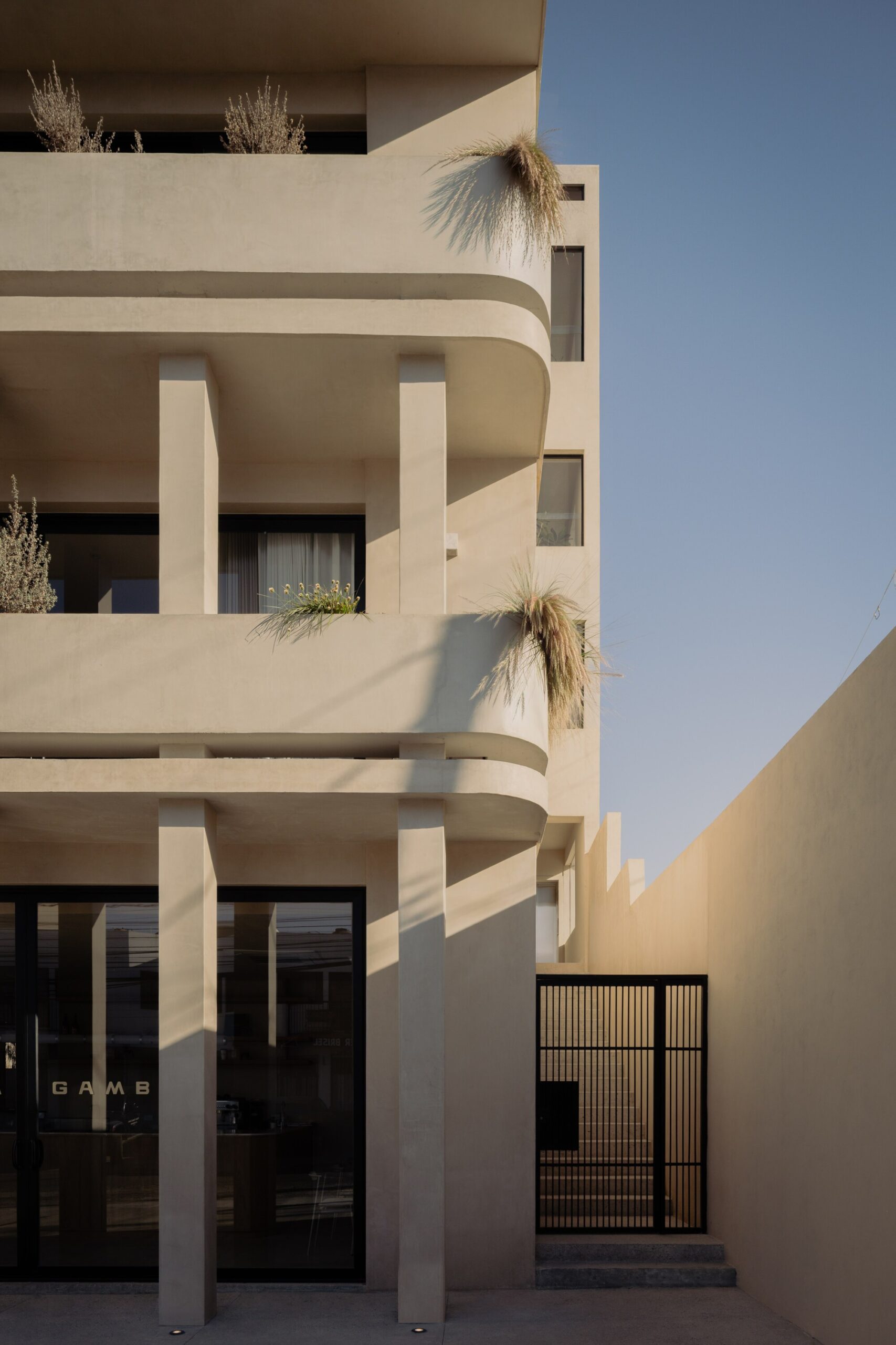 Estero Residences + Gamba café / Barde + vanVoltt