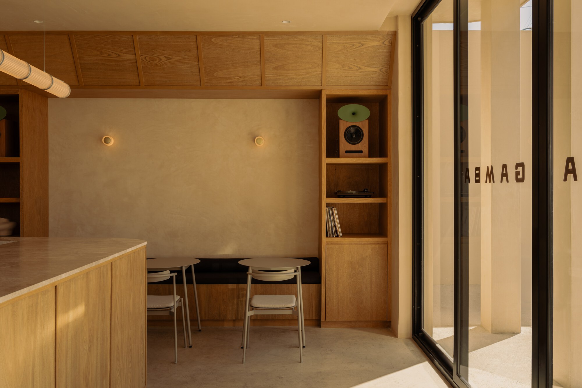 Estero Residences + Gamba café / Barde + vanVoltt