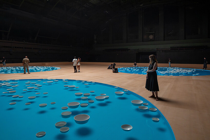 Céleste Boursier-Mougenot представляет клиническое звуковое полотно в Park Avenue Armory в Нью-Йорке