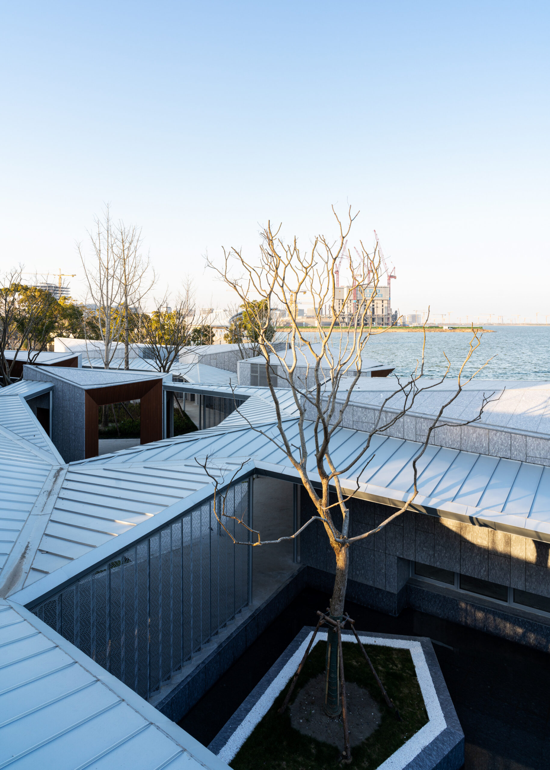 Clustered Rocks Court и Floating Leaf Pavilion / Atelier Z+