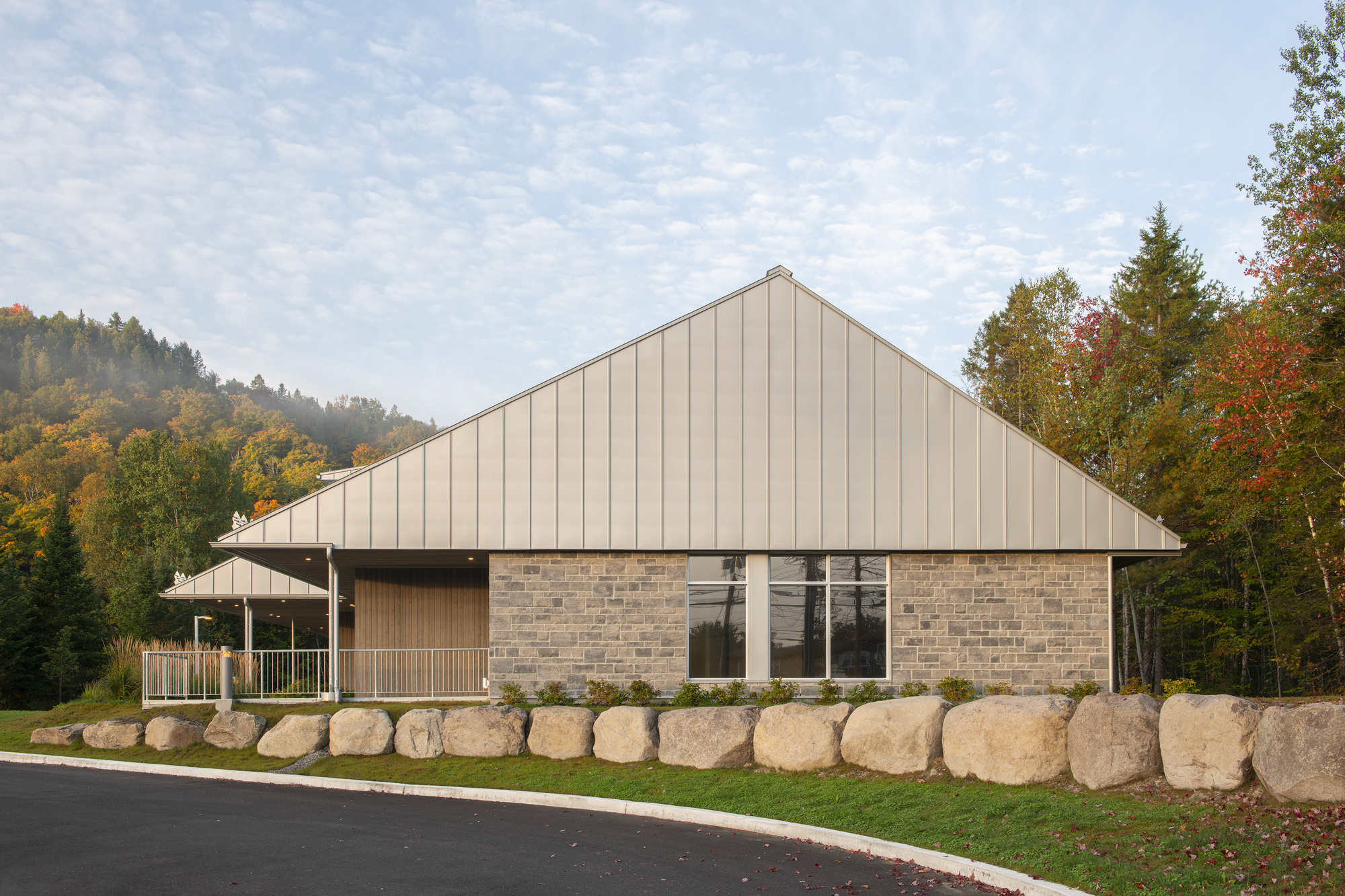 Клиника Des Cimes Dental Clinic / CARTA. Architecte + Designer