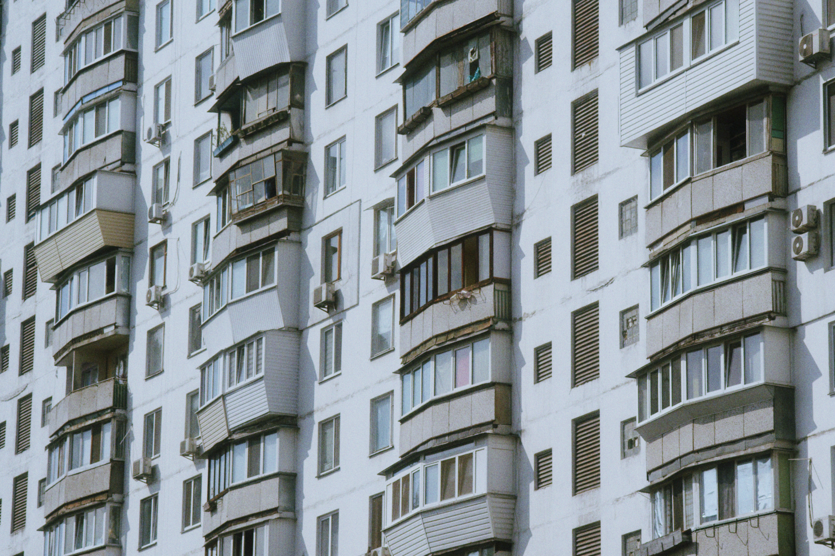 Спроектировано для повторения, но вынуждено адаптироваться: параллельная архитектура социалистического жилья