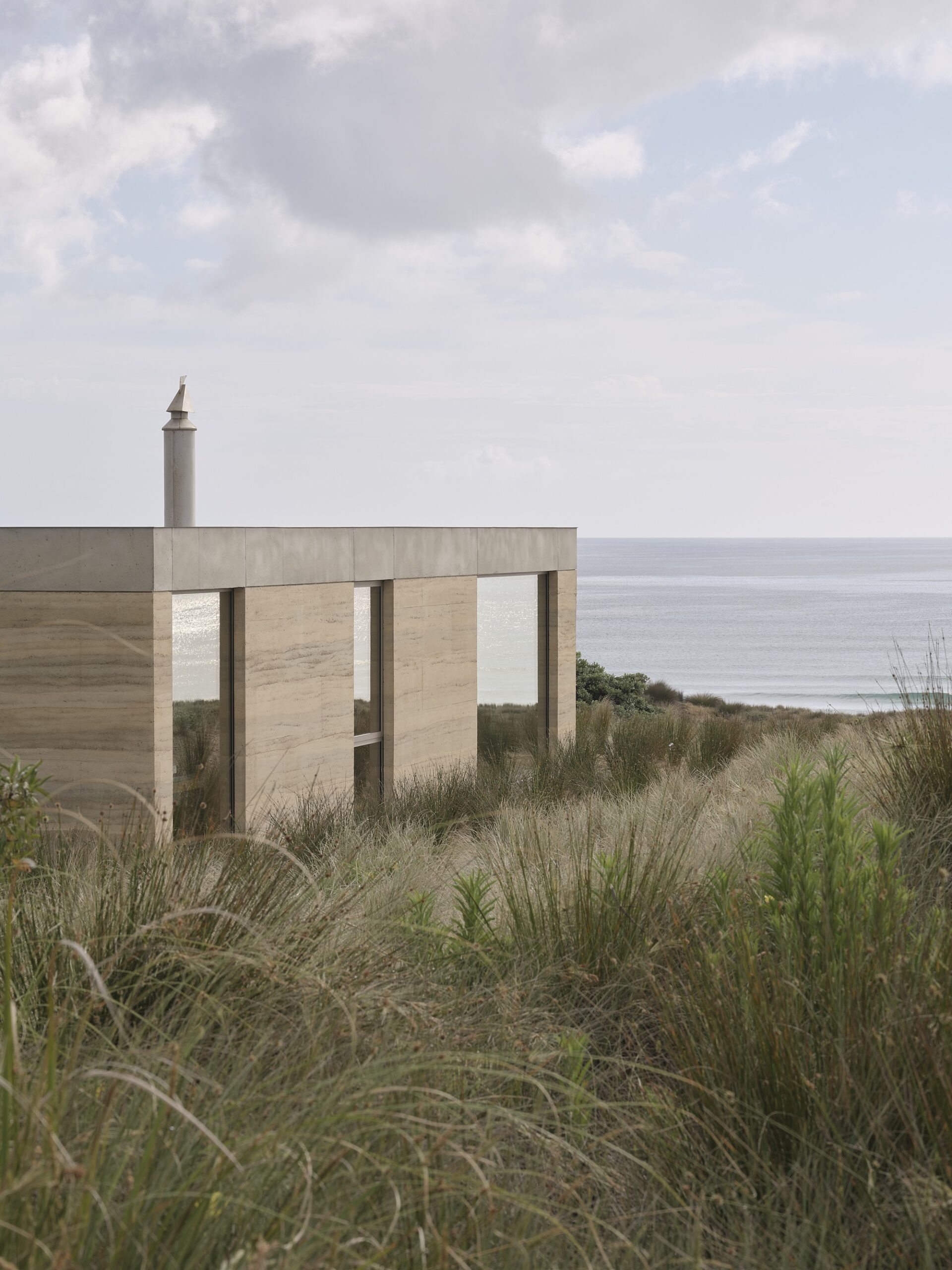 Double Courtyard House / Roberts Gray Architects
