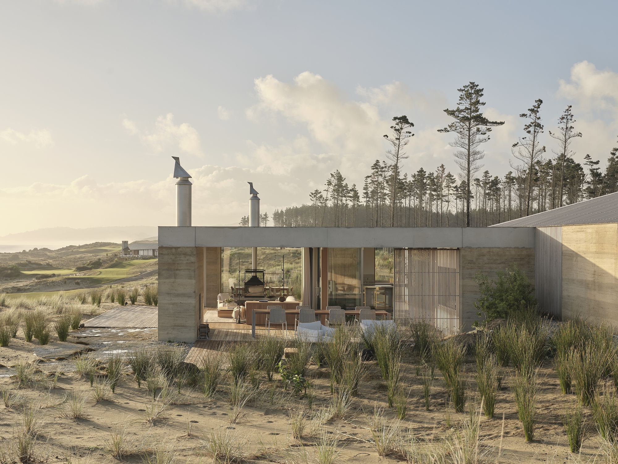 Double Courtyard House / Roberts Gray Architects