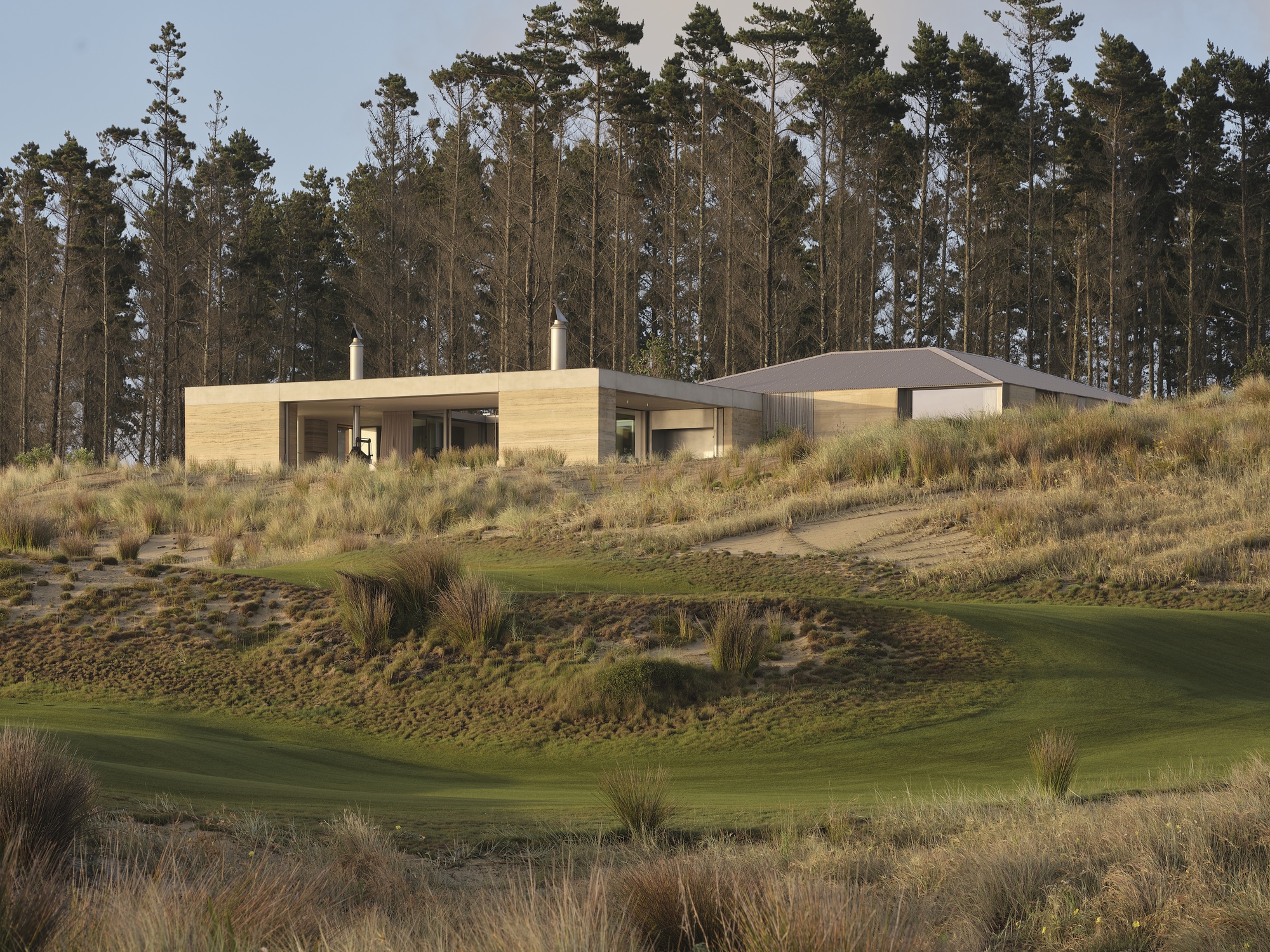 Double Courtyard House / Roberts Gray Architects
