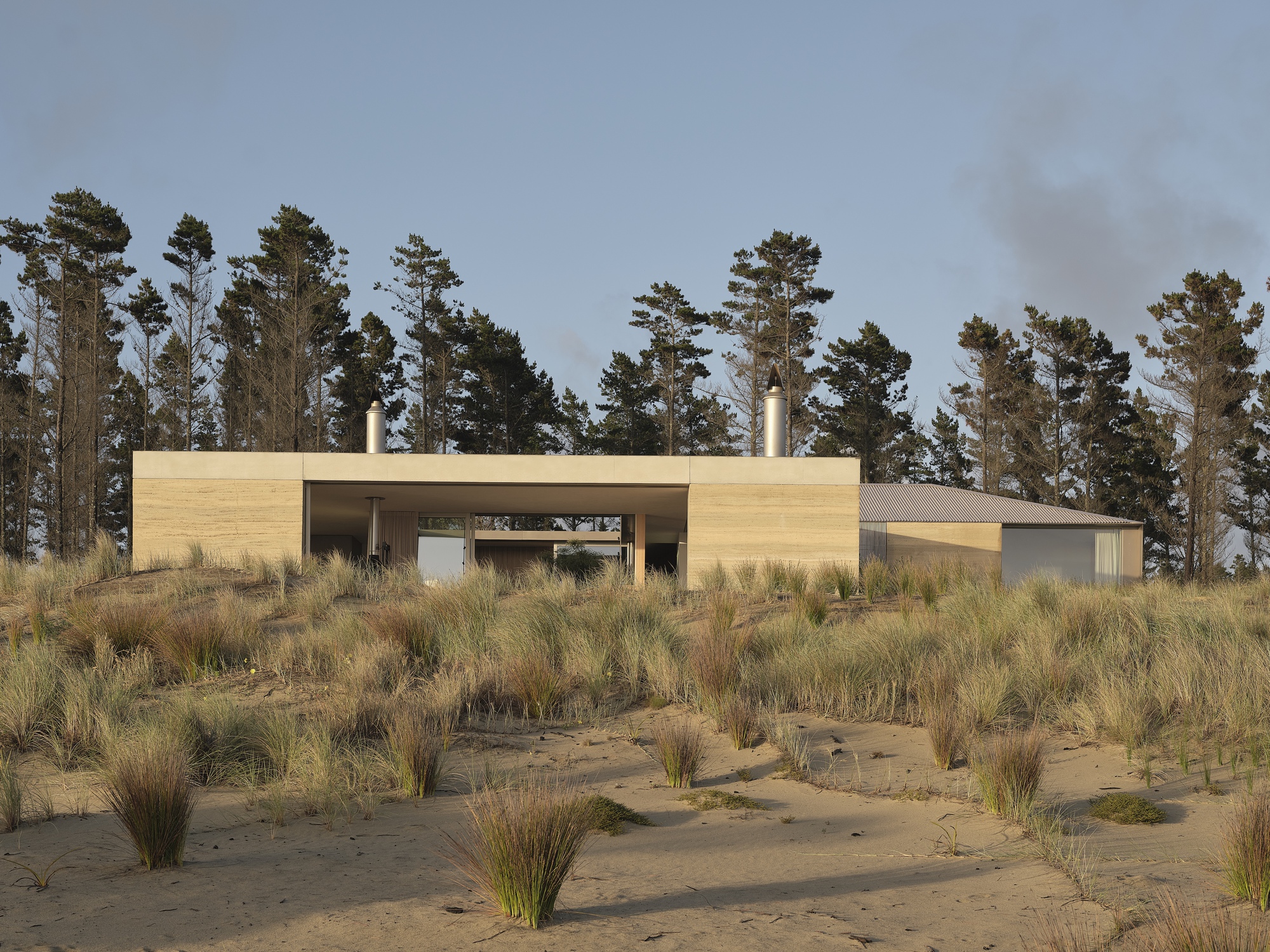 Double Courtyard House / Roberts Gray Architects
