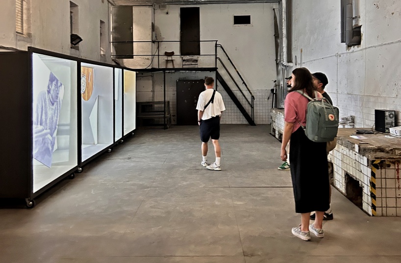 Студенческий проект Dwelling в Братиславе исследует дом как пространство памяти, звука и следов использования