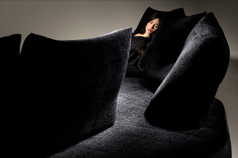 Edra переосмысливает комфорт на Milan Design Week 2026 с диваном Anywhere