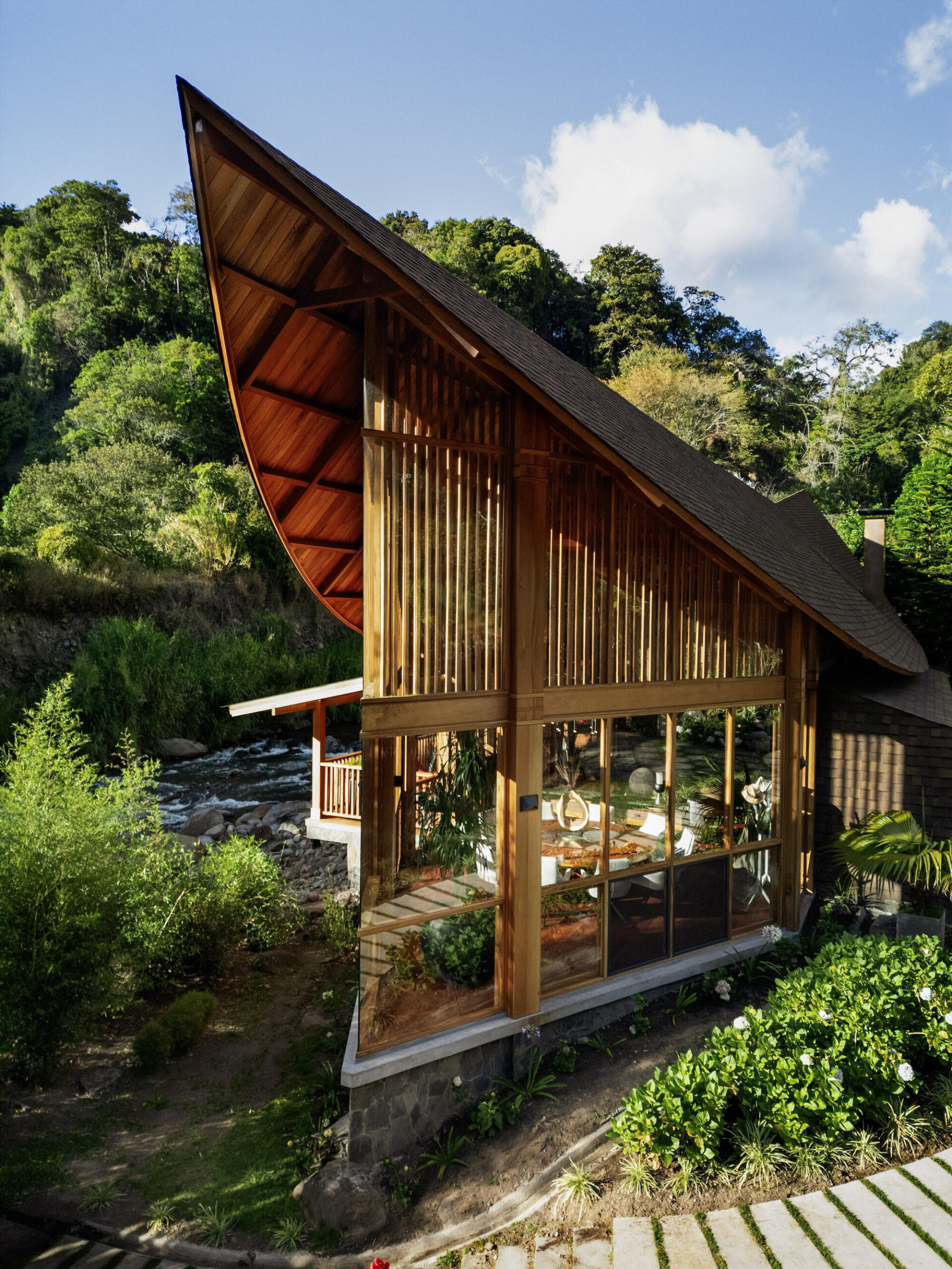 El Arca Residential Pavilion / Mallol