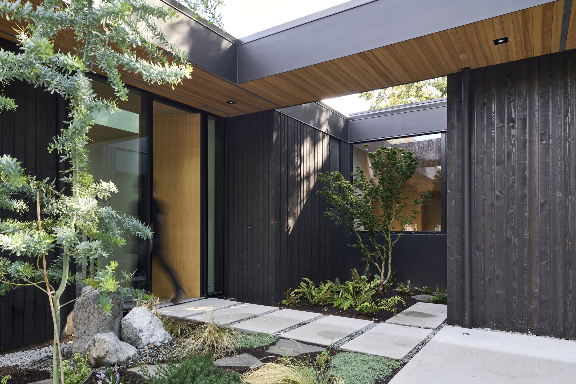 Layer House / W O V E N Architecture and Design