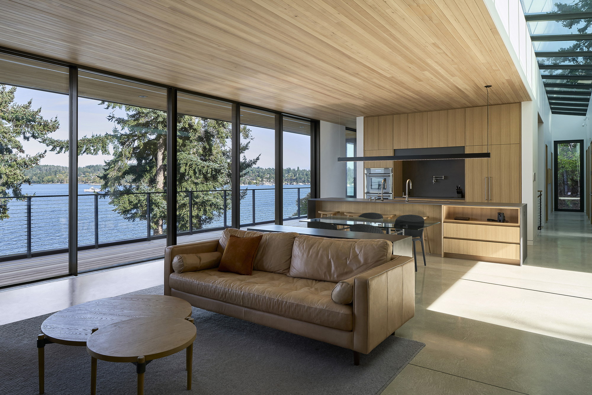 Layer House / W O V E N Architecture and Design