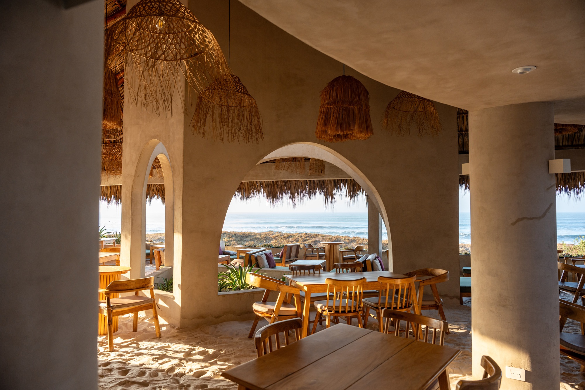 Rosa Jamaica Beach Club / Gris | Estudio de Diseño + Arquitectura