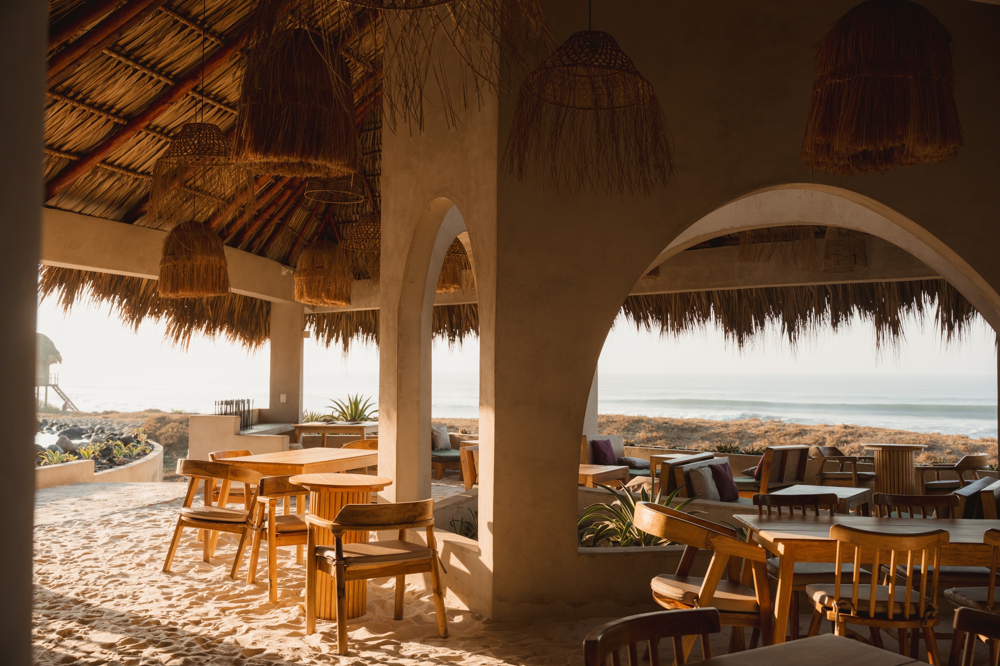 Rosa Jamaica Beach Club / Gris | Estudio de Diseño + Arquitectura