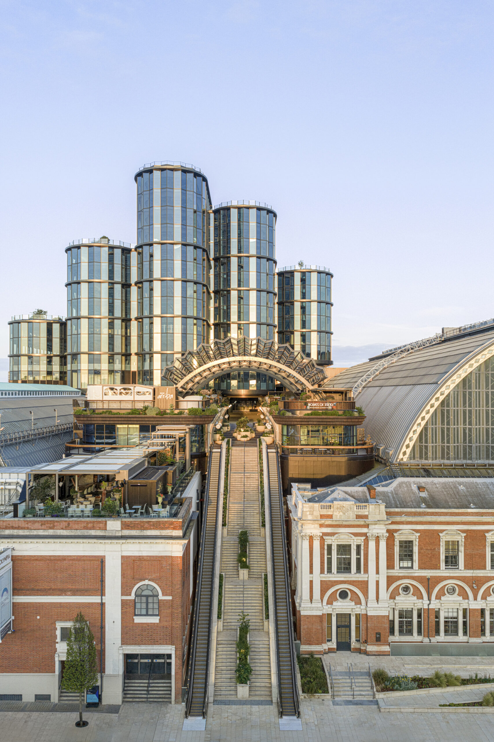 Heatherwick Studio и SPPARC представили первую фазу преобразования Olympia в Западном Лондоне
