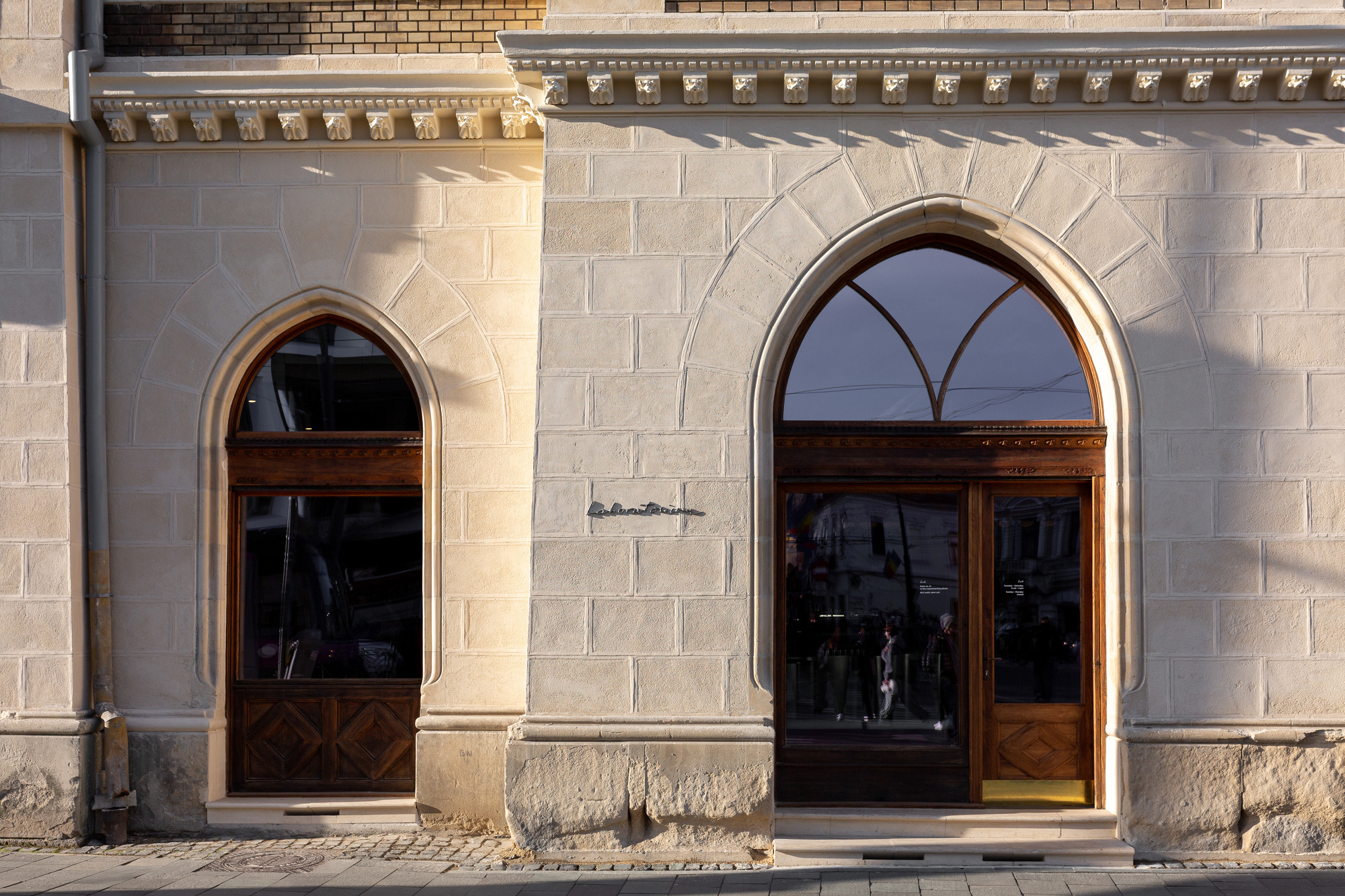 Laboratorium Coffee Shop / EktraArhitectura