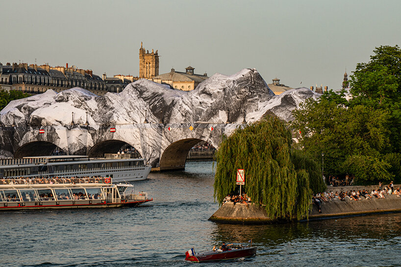 JR открыл «La Caverne du Pont Neuf» — временную «пещеру» над Сенной в Париже