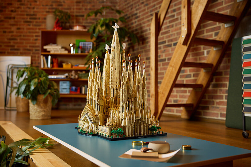 LEGO представила набор Sagrada Família из 12 060 деталей