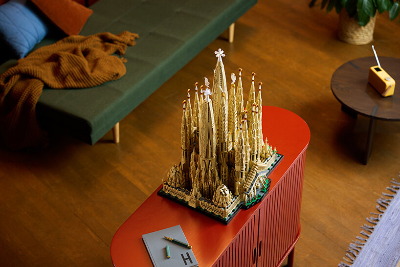 LEGO представила набор Sagrada Família из 12 060 деталей