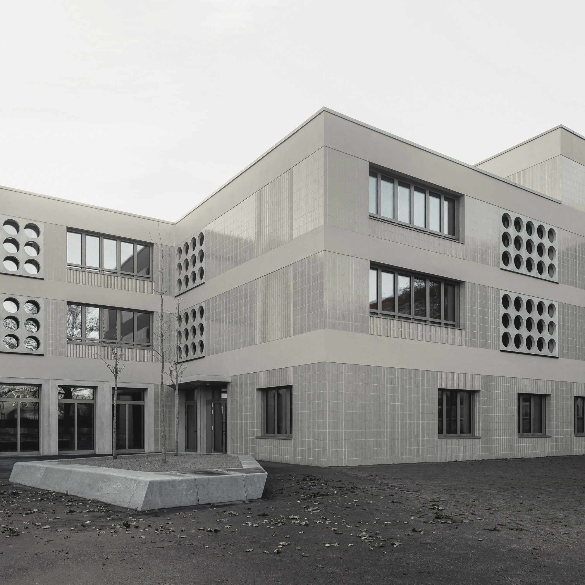 Школьный комплекс Lew-Tolstoi-School в Берлине: отдельный городской блок для расширения школы и спортзала