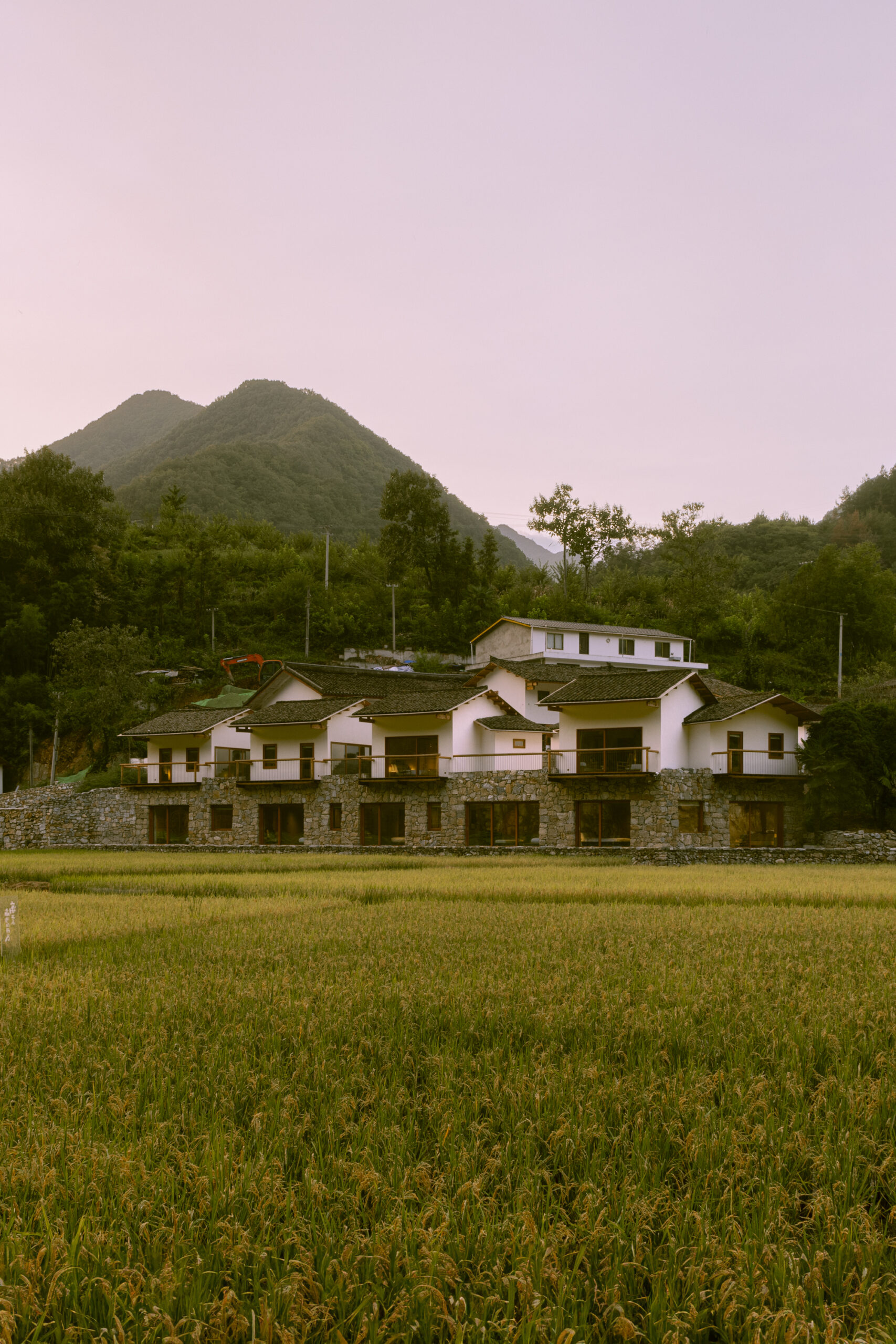 LuZhai Cottage / kooo architects