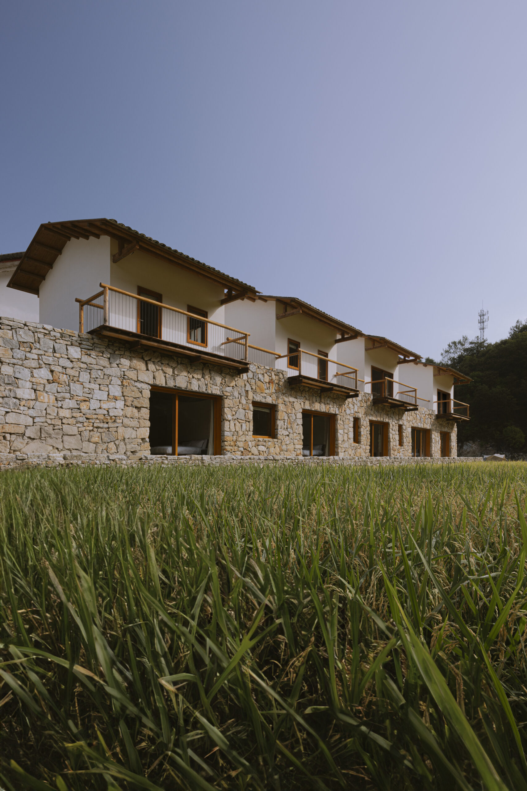 LuZhai Cottage / kooo architects