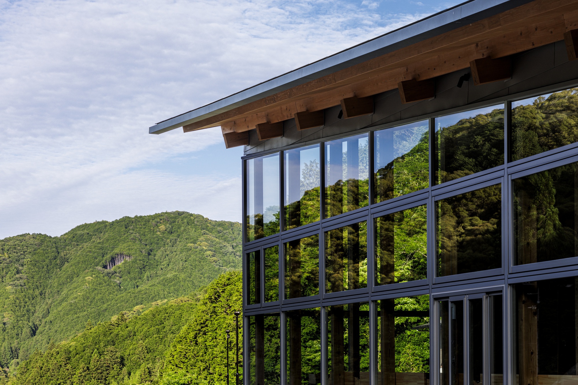 Станция Makino’s Roadside Station в Сакаве: проект STUDIO YY, Wakatake Town Planning Research Institute и WORKSTATION