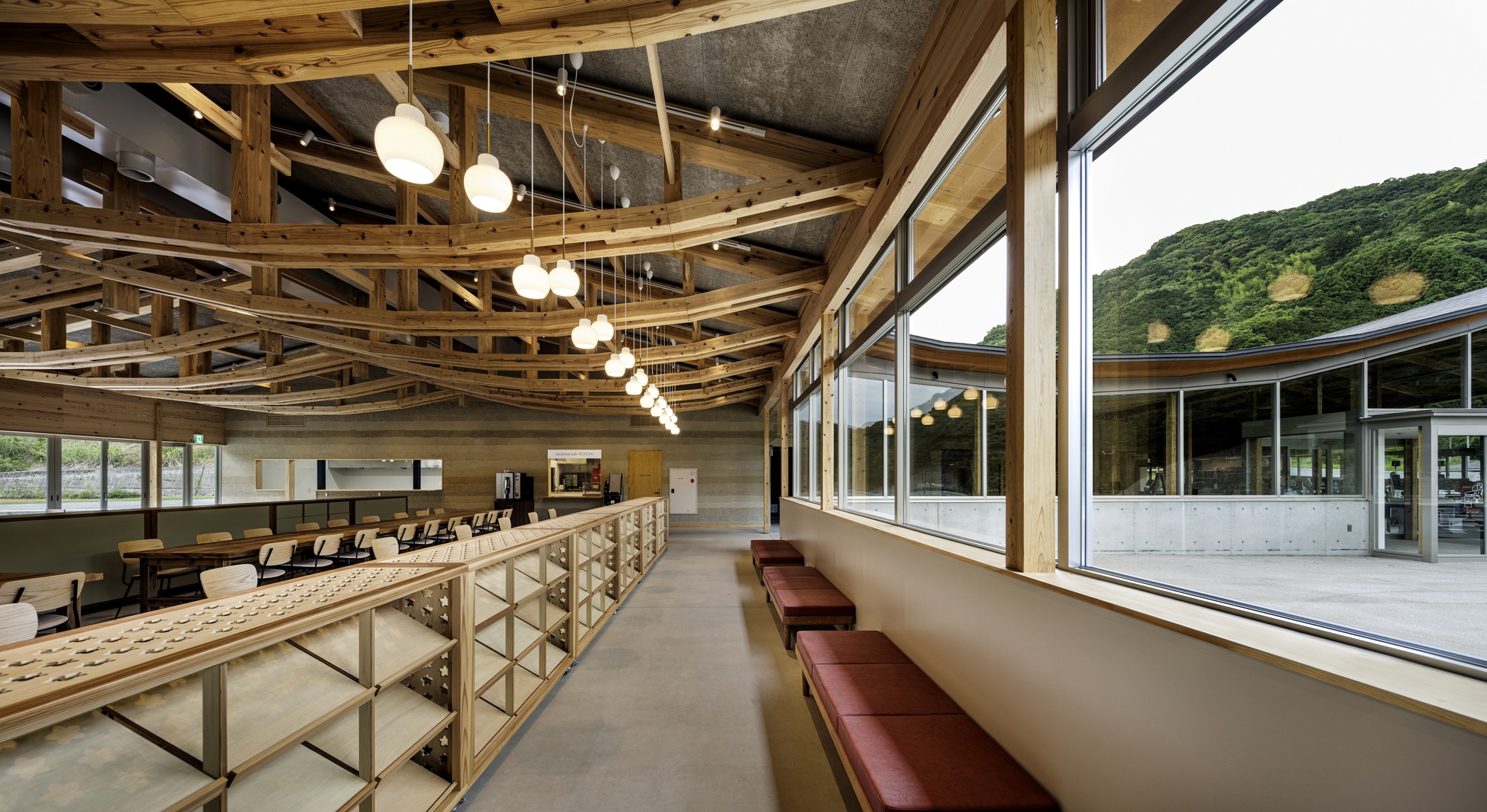 Станция Makino’s Roadside Station в Сакаве: проект STUDIO YY, Wakatake Town Planning Research Institute и WORKSTATION