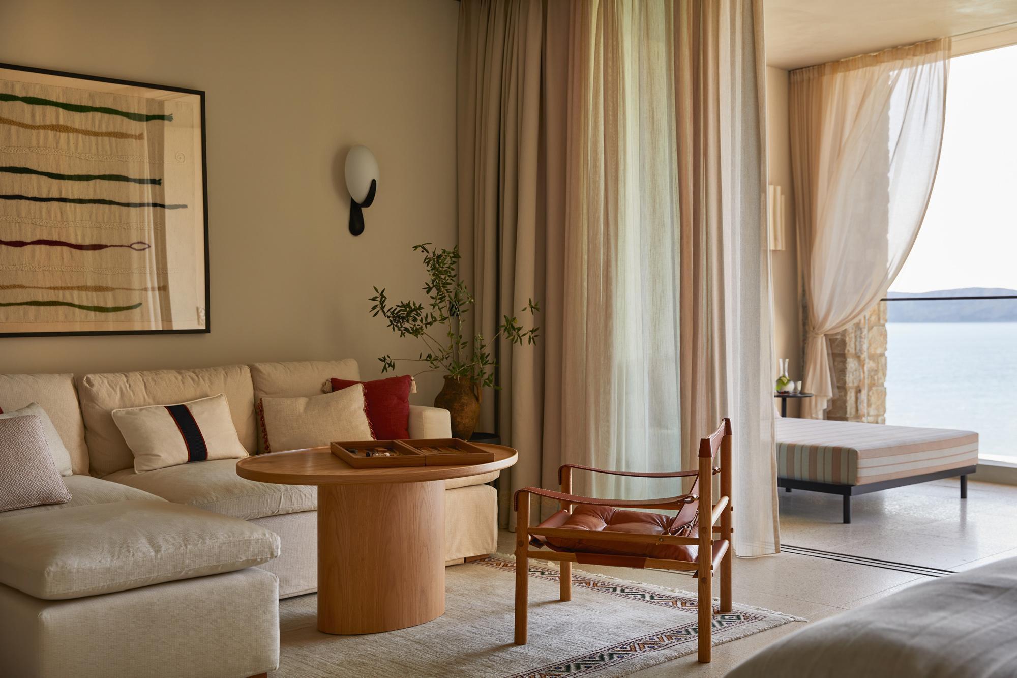 Mandarin Oriental Costa Navarino: курорт на склоне над заливом Наварино