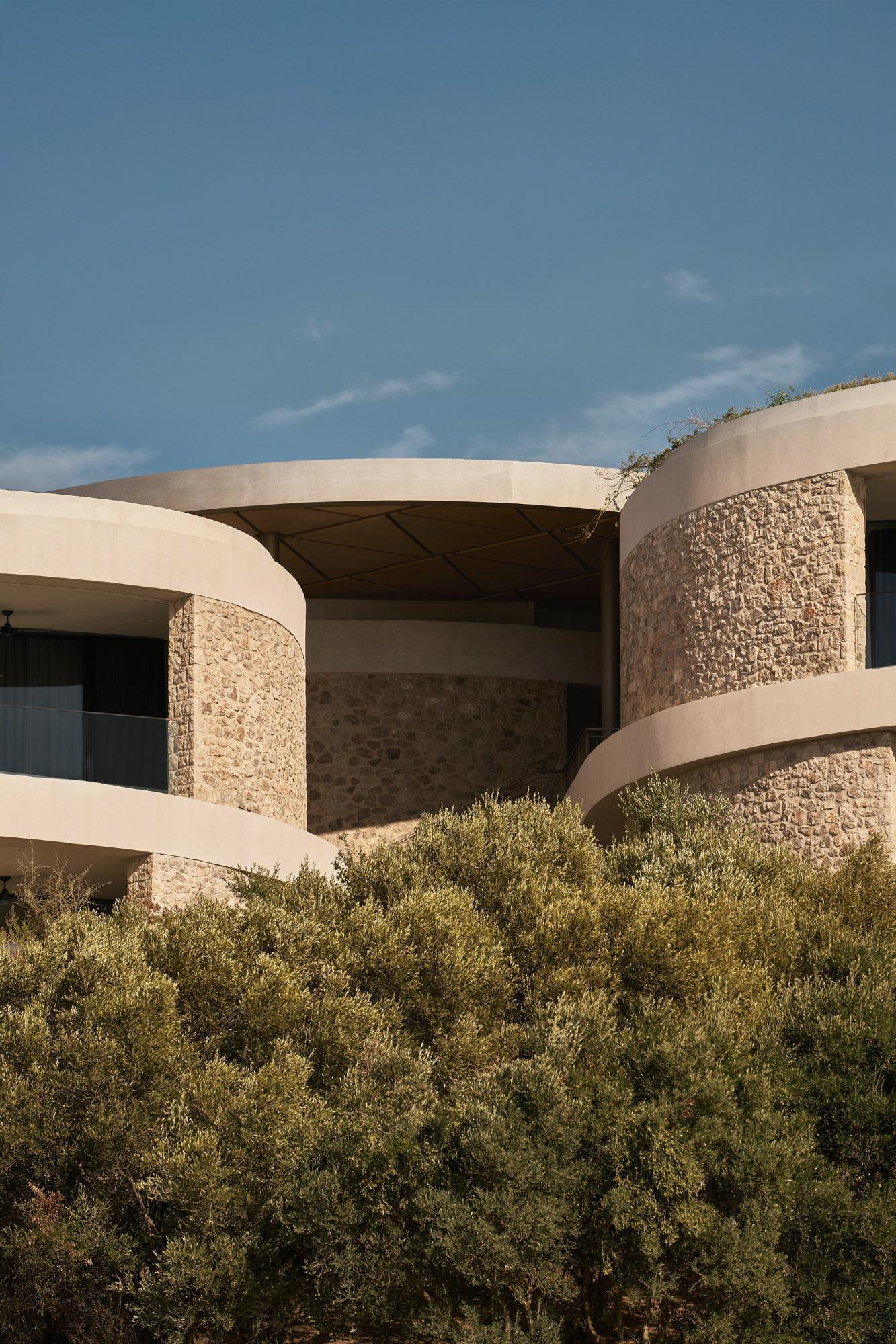 Mandarin Oriental Costa Navarino: курорт на склоне над заливом Наварино