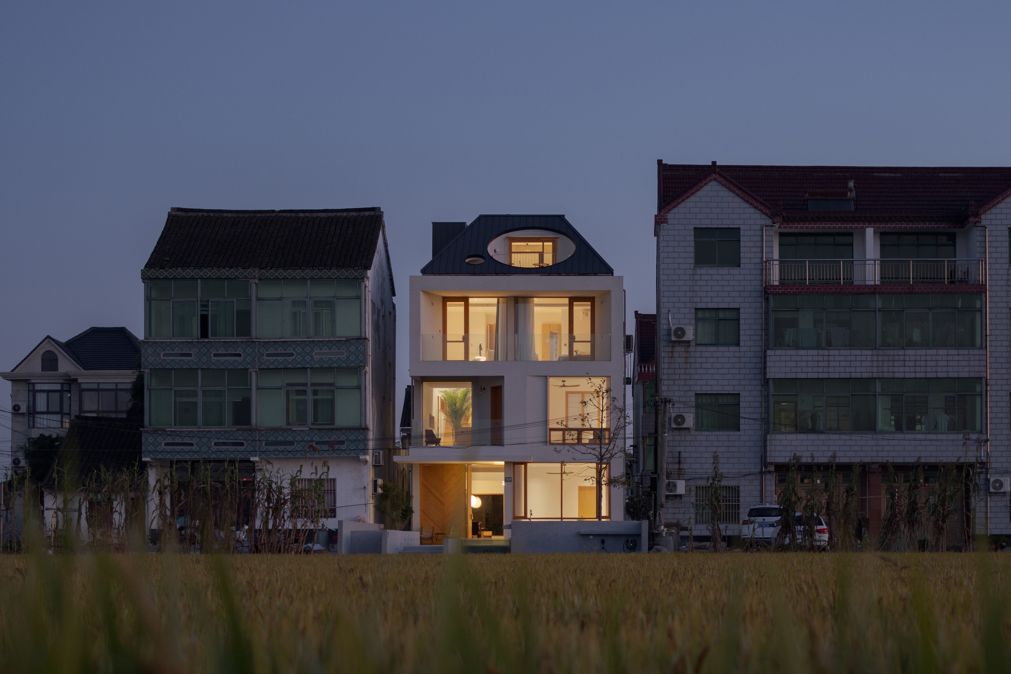 Mini South Villa / Dispacement Architectural Design