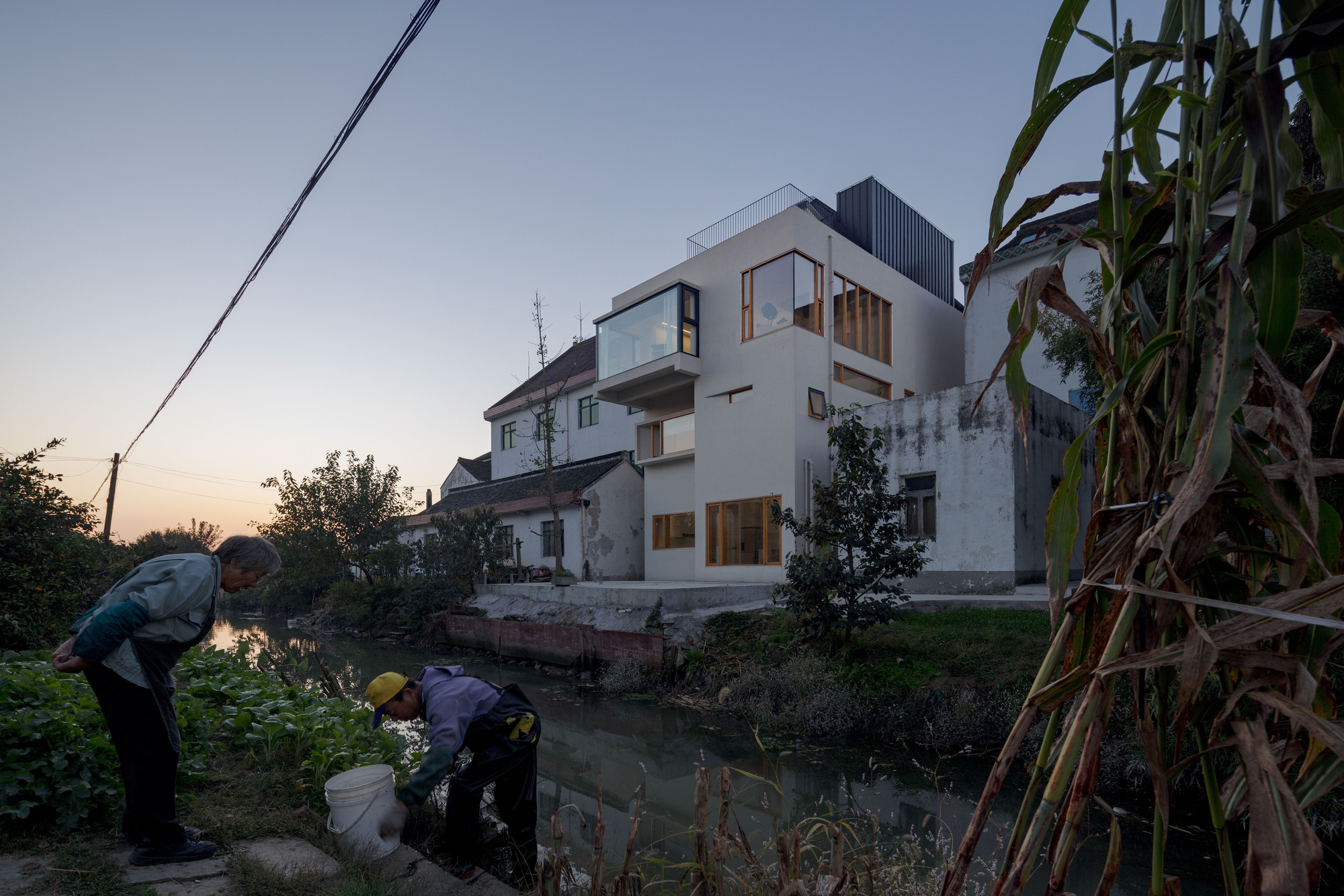 Mini South Villa / Dispacement Architectural Design
