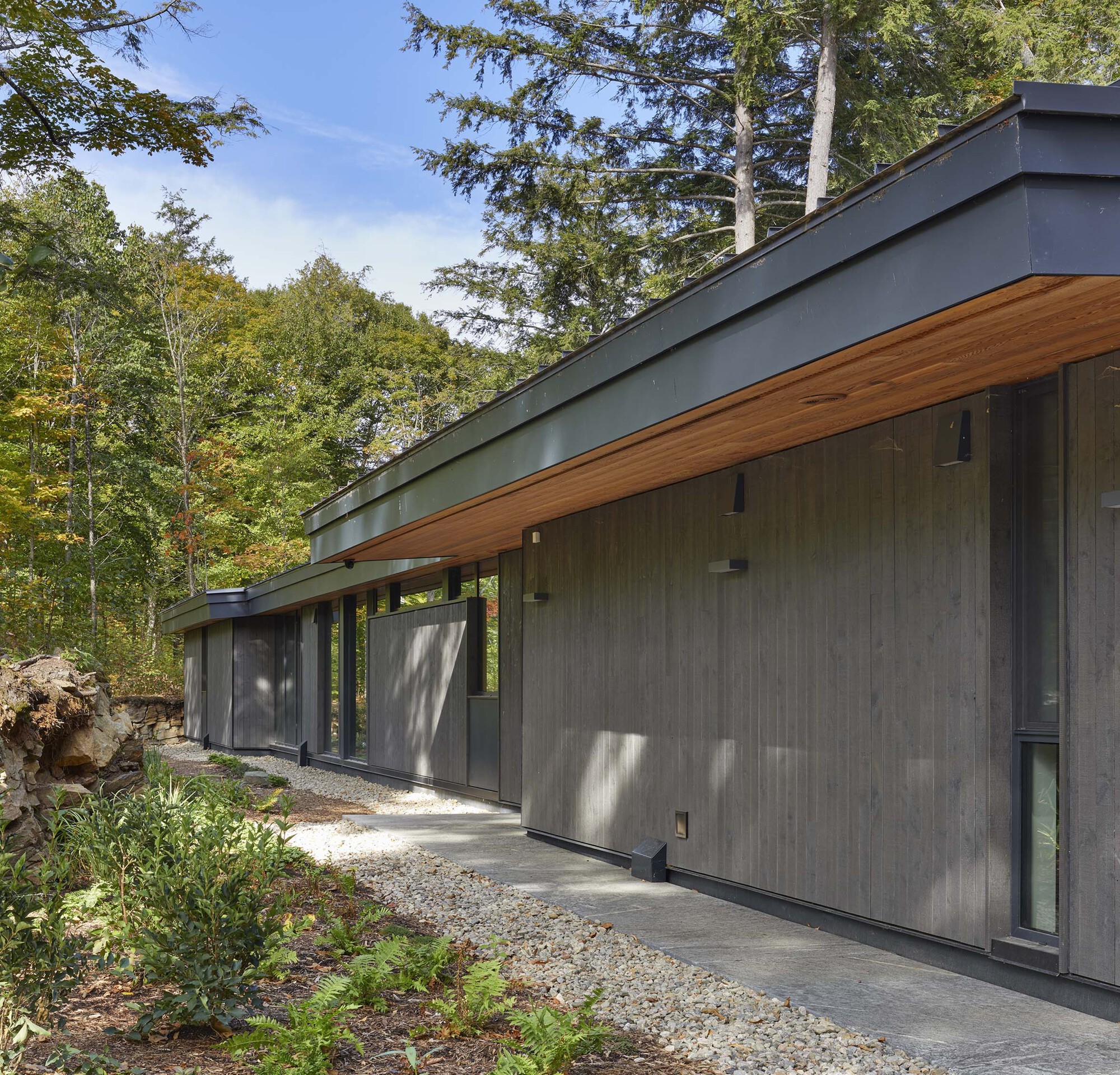 Percy Lake Cottage / Michael Taylor Architecture + Design