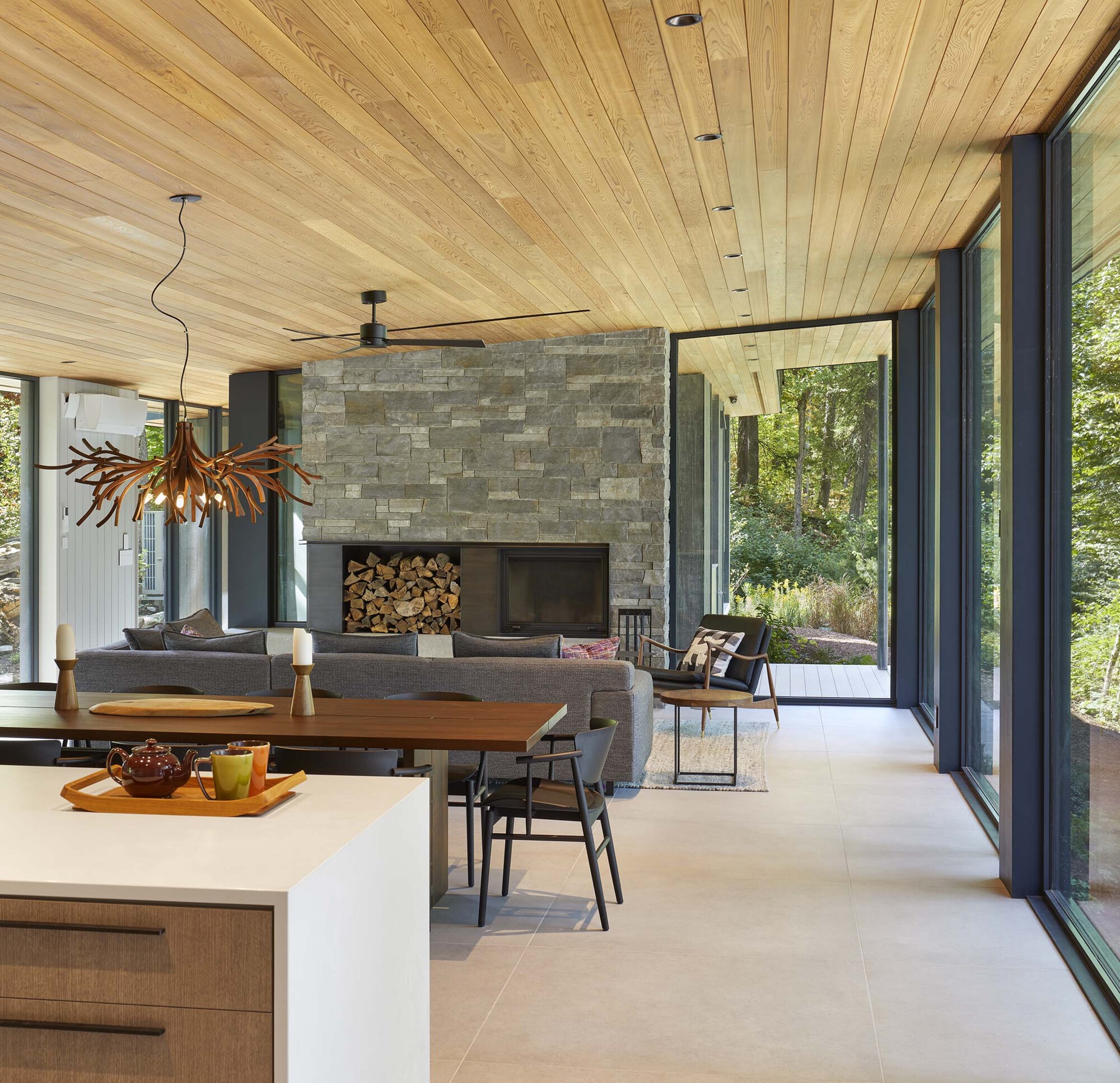 Percy Lake Cottage / Michael Taylor Architecture + Design