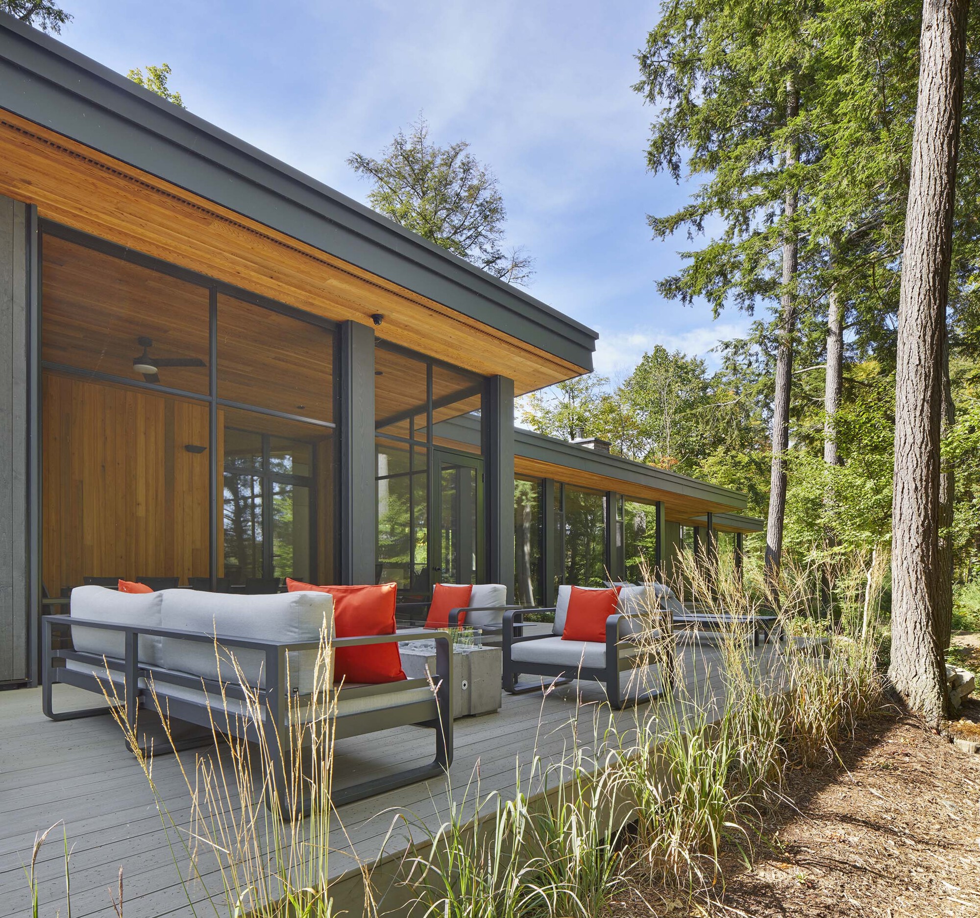Percy Lake Cottage / Michael Taylor Architecture + Design