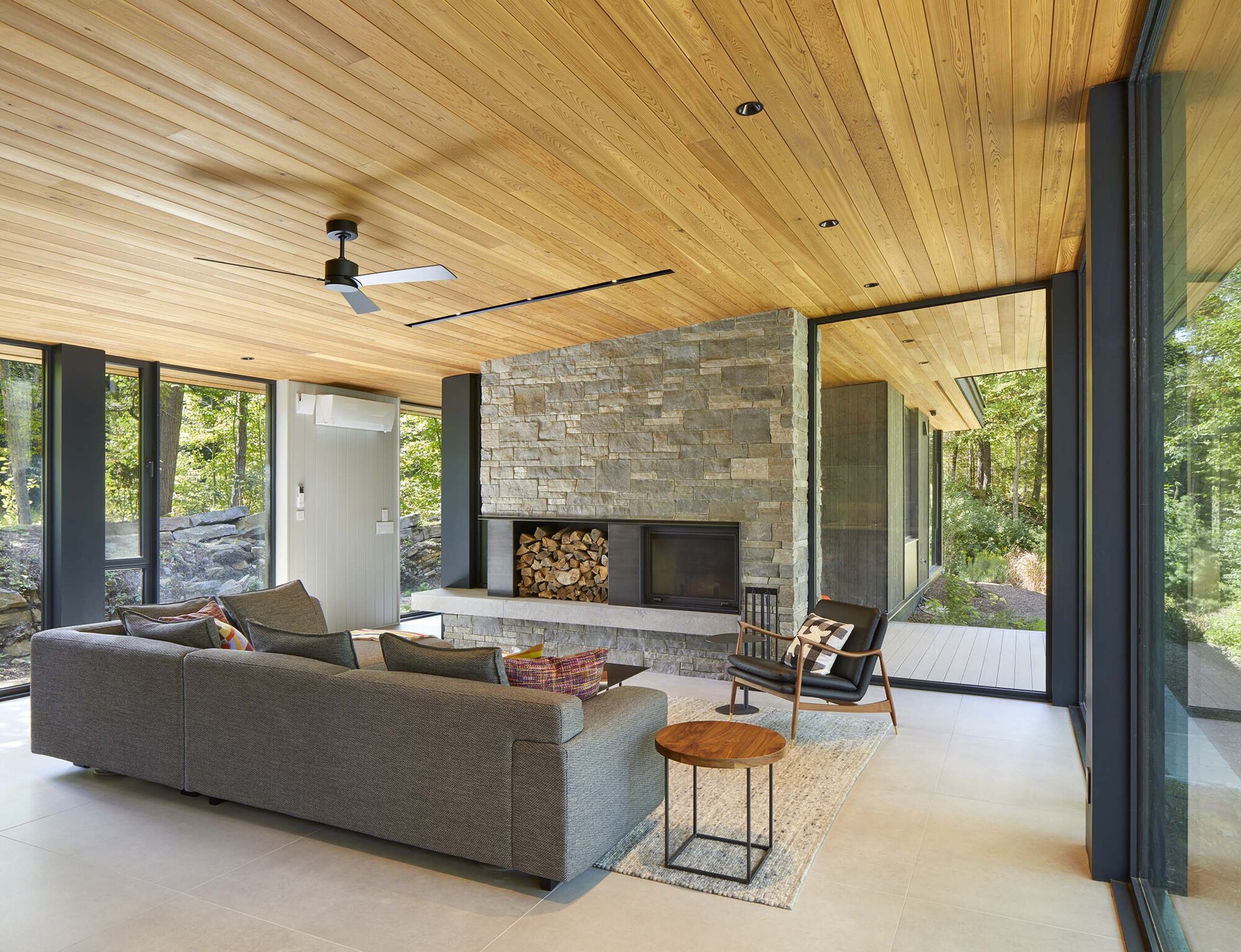 Percy Lake Cottage / Michael Taylor Architecture + Design