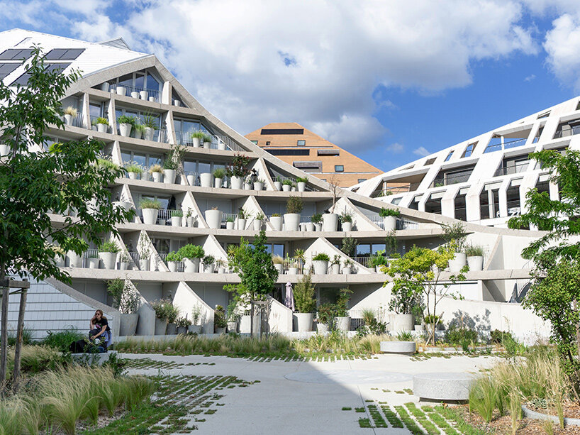 MVRDV завершили La Vallée Verte в Бордо: три корпуса с «срезанными» крышами и скрытым садом